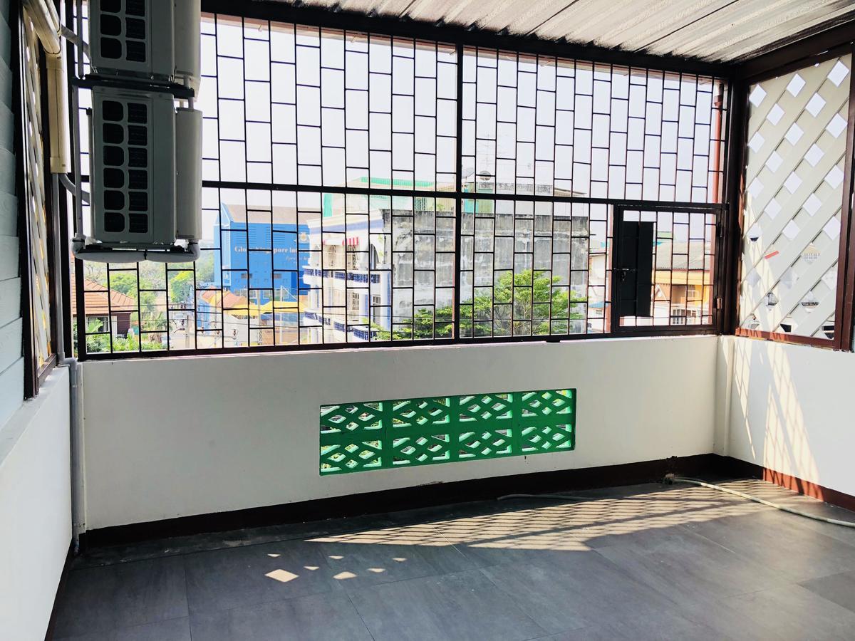 Wj Hostel Банкок Екстериор снимка